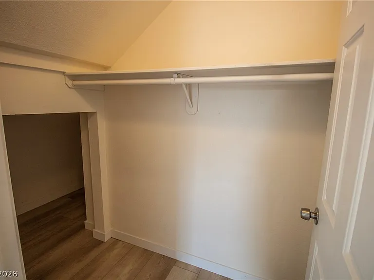 119 W Victory Rd — Photo 12