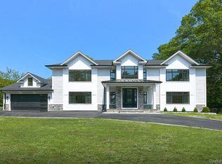 11 Edcris Lane, Huntington, NY 11743