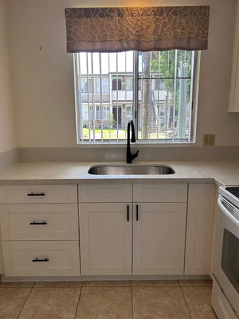1 bed, 537 sqft, $2,100 — Photo 2