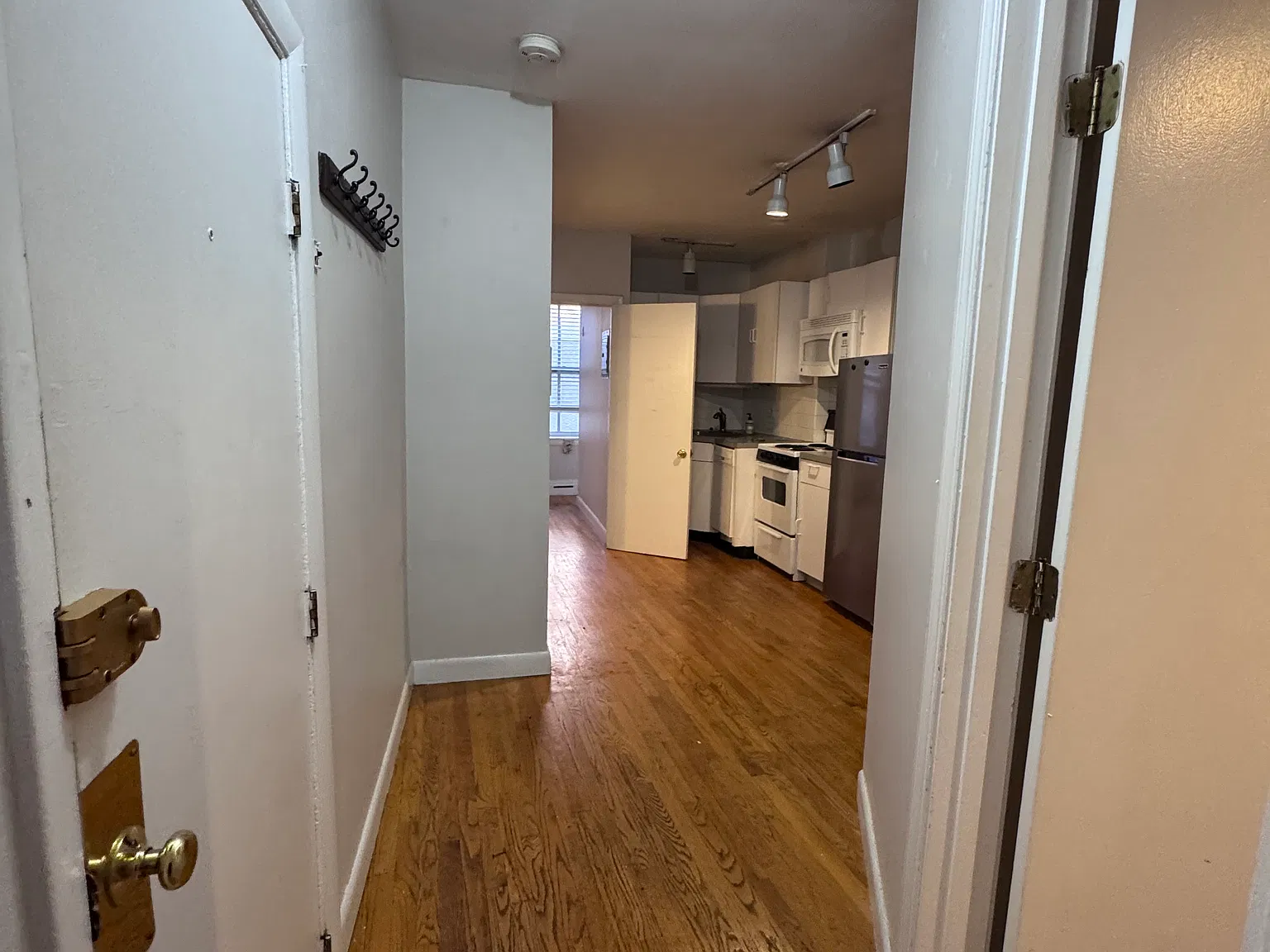 1 bed, 1.5 bath, $3,000 — Photo 2