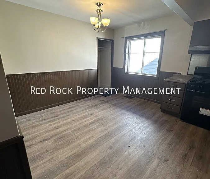 121 Hackett St — Photo 5