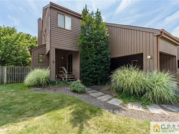 32 Matthew Dr, Ewing, NJ 08628