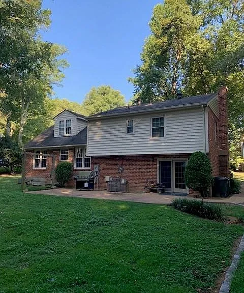 341 Brighton Dr — Photo 2