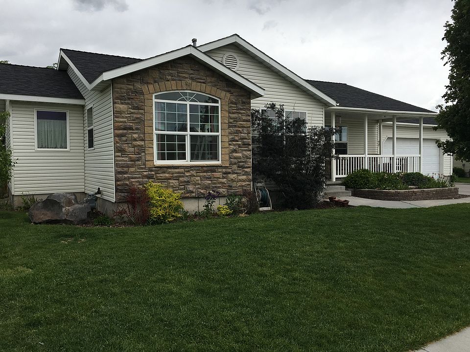 1st image of 262 Rebecca Ave