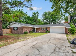 135 Poquito Rd, Shalimar, FL 32579