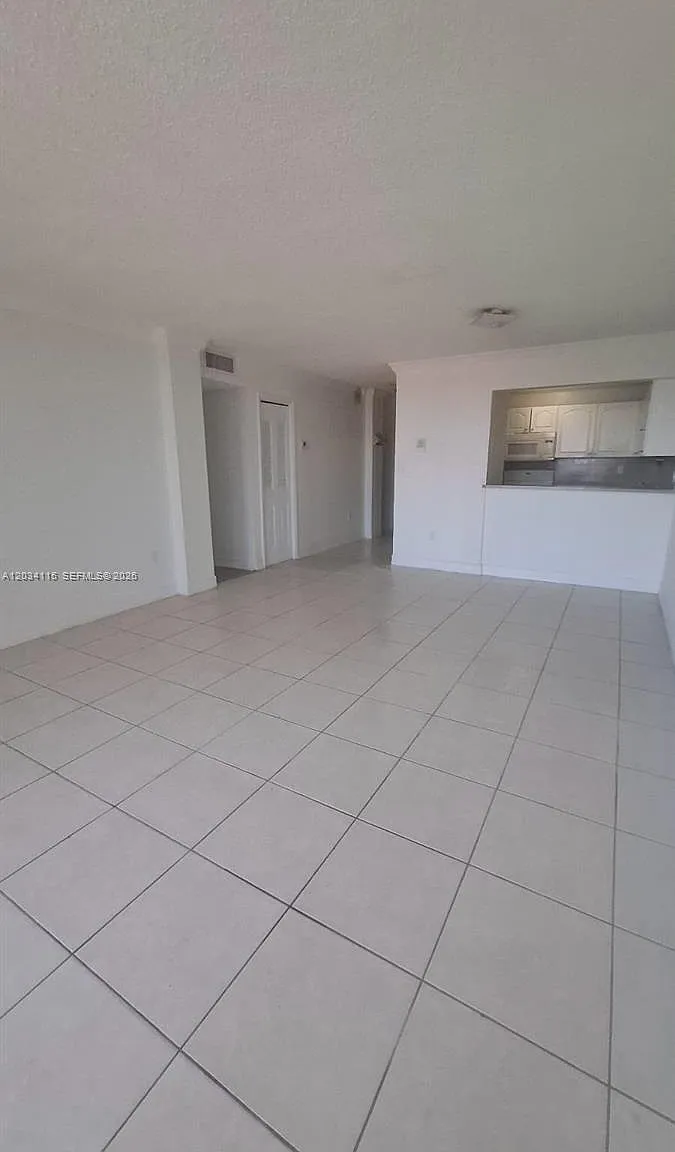 Coral Gate East Condo — Photo 1