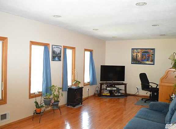 4th image of 2 John St