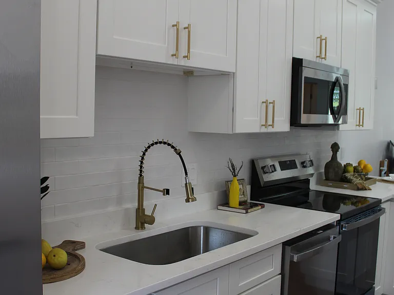 203 E 39th St #B — Photo 31