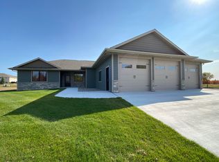1931 Pinehurst Dr, Brookings, SD 57006