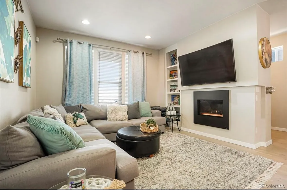 3 bed, 2307 sqft, $3,400 — Photo 4
