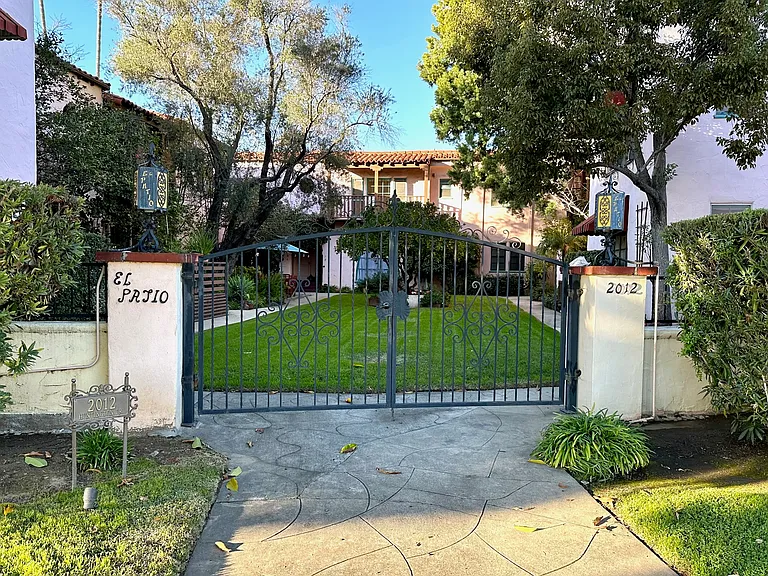 2012 Huntington Dr #8 — Photo 1