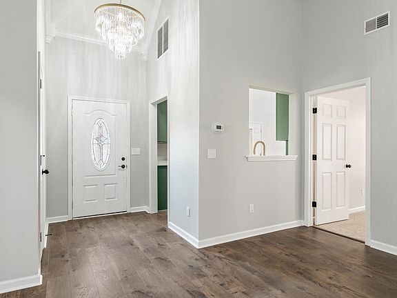 4th image of 135 Roy Ct