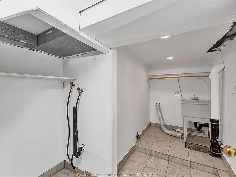 1236 Marentette Ave #LOWER — Photo 16
