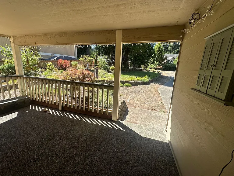 18524 Woodside Dr SE — Photo 2