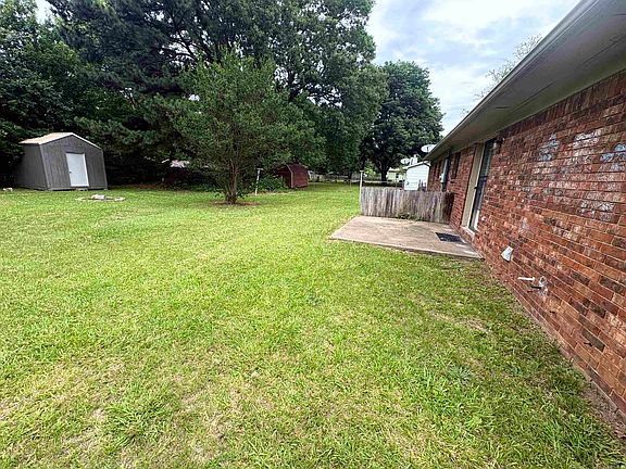 5th image of 11 Meadowlark Dr
