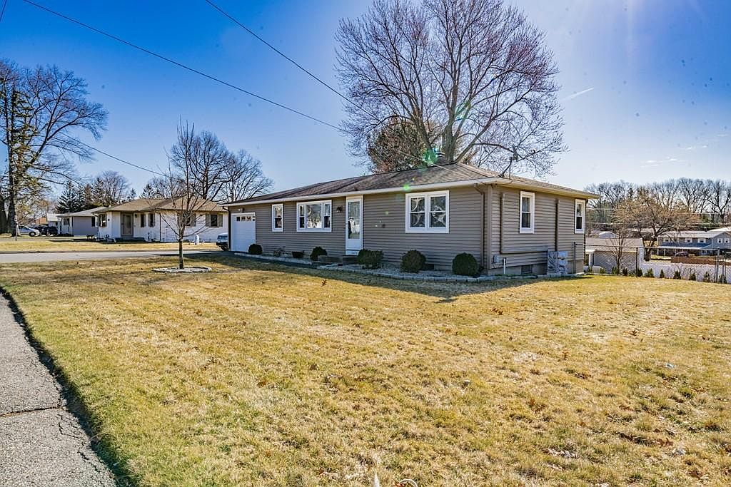 1073 Rd, Chicopee, MA 01020 Zillow