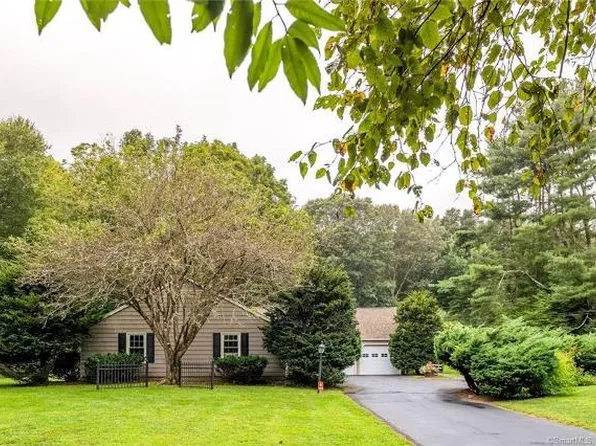 141 Flintlock Rd, Madison, CT 06443