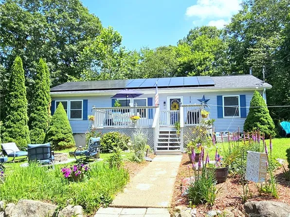 18 Blaine Avenue, Clinton, CT 06413