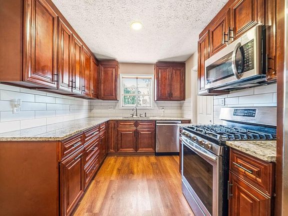 5th image of 3755 Station Dr NW