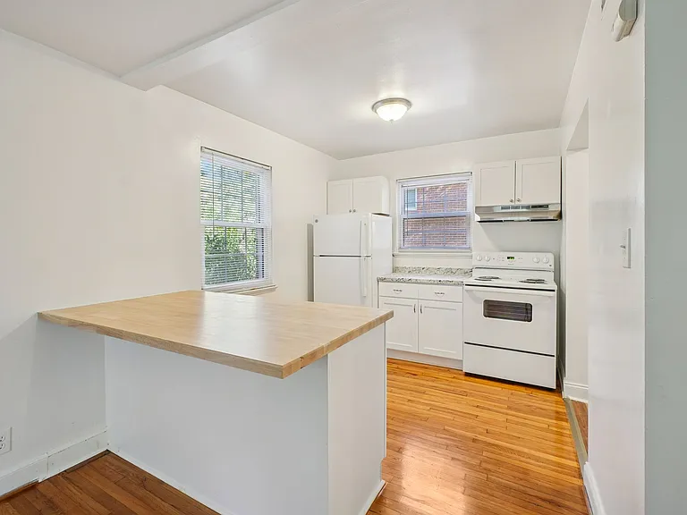 Trinity Park Apartments — Photo 7