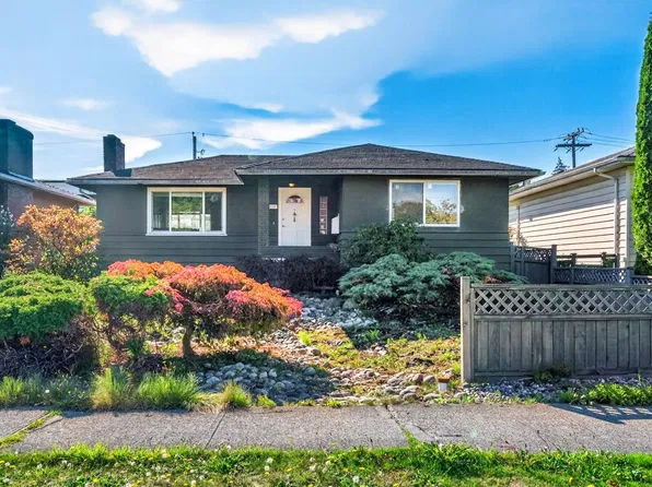 3232 W 16th Ave, Vancouver, BC V6K 3E3