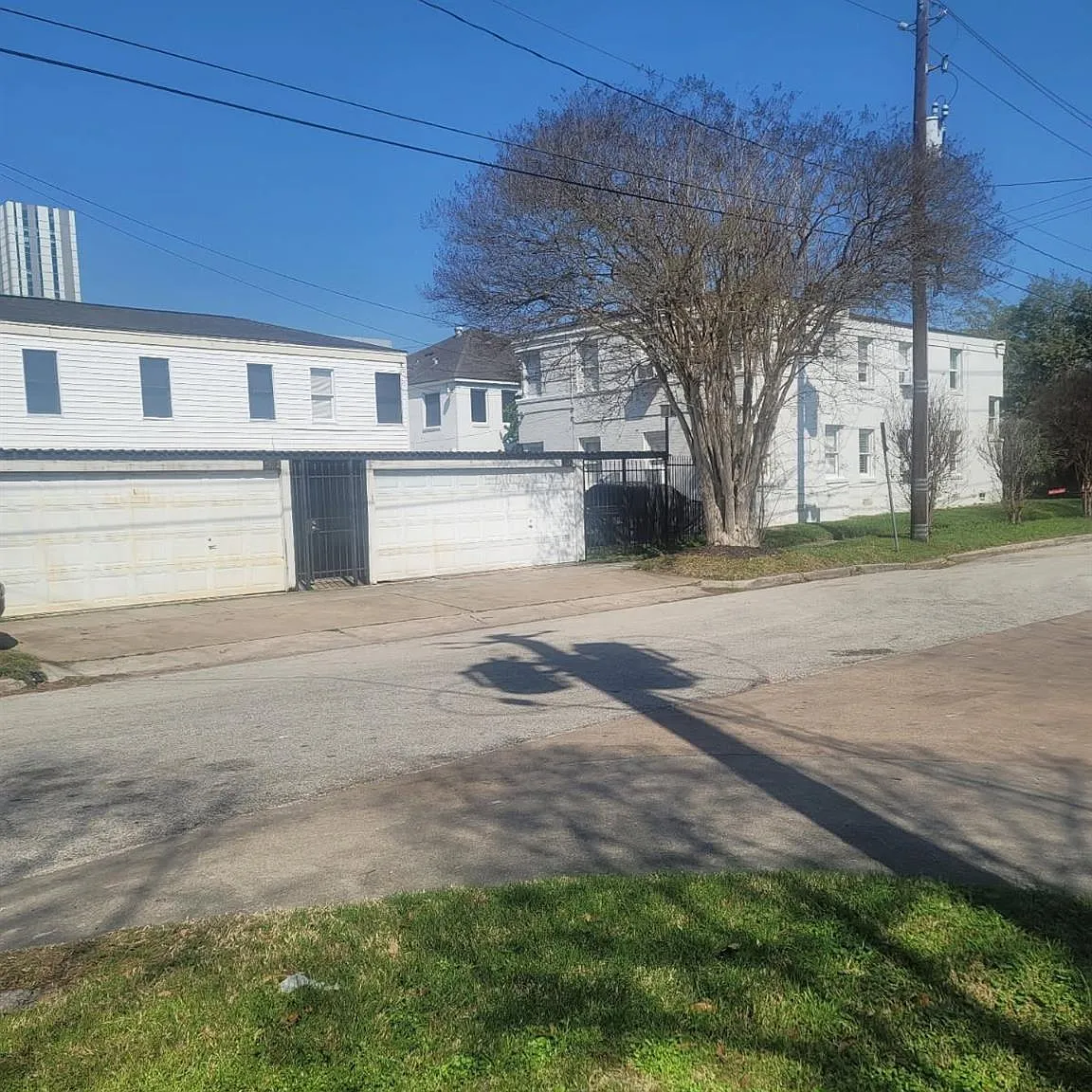 1 bed, 1.0 bath, 4352 sqft, $1,050 — Photo 1