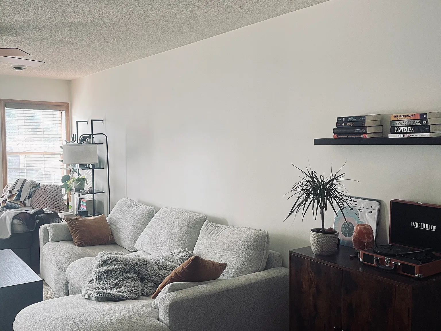 2 bed, 1.5 bath, 1300 sqft, $1,800 — Photo 2