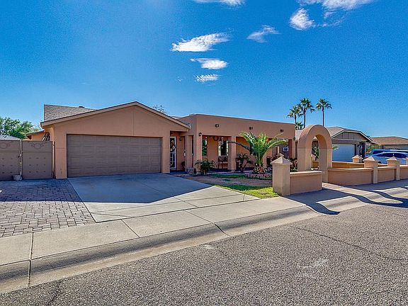 4th image of 10917 W Sells Dr