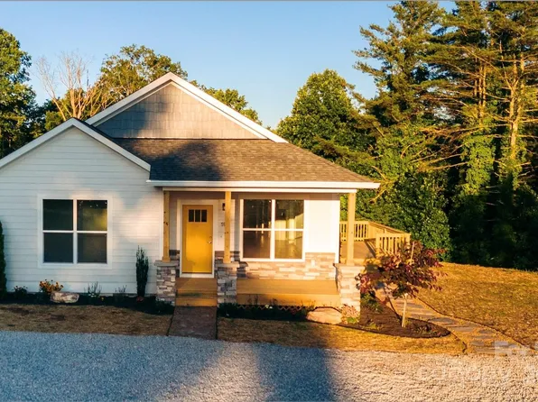 590 Overlook Dr, Spruce Pine, NC 28777