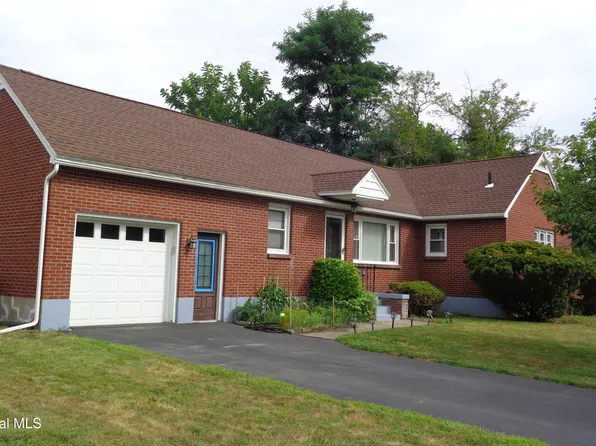 455 Wallace Road, Niskayuna, NY 12304