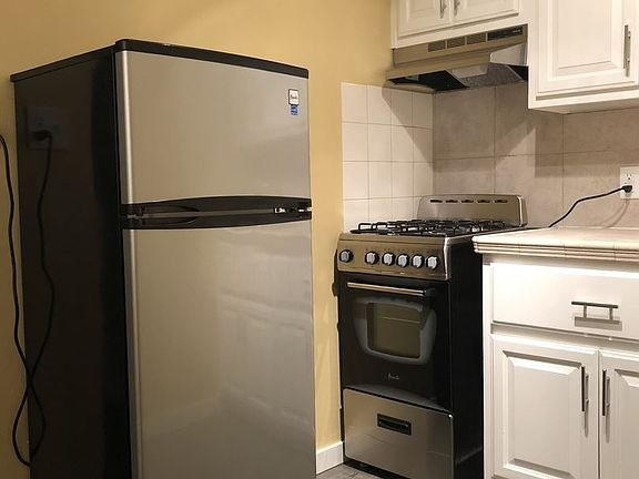 2nd image of 124 Hiawatha Ave APT 012