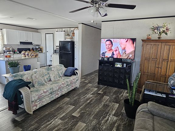 Large Spacious Living room