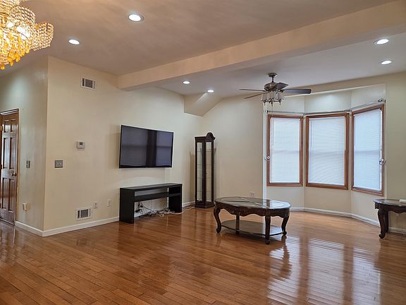2nd image of 561 Avenue E