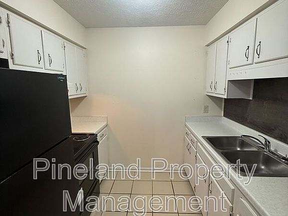 5th image of 3241 Willard Dr #7