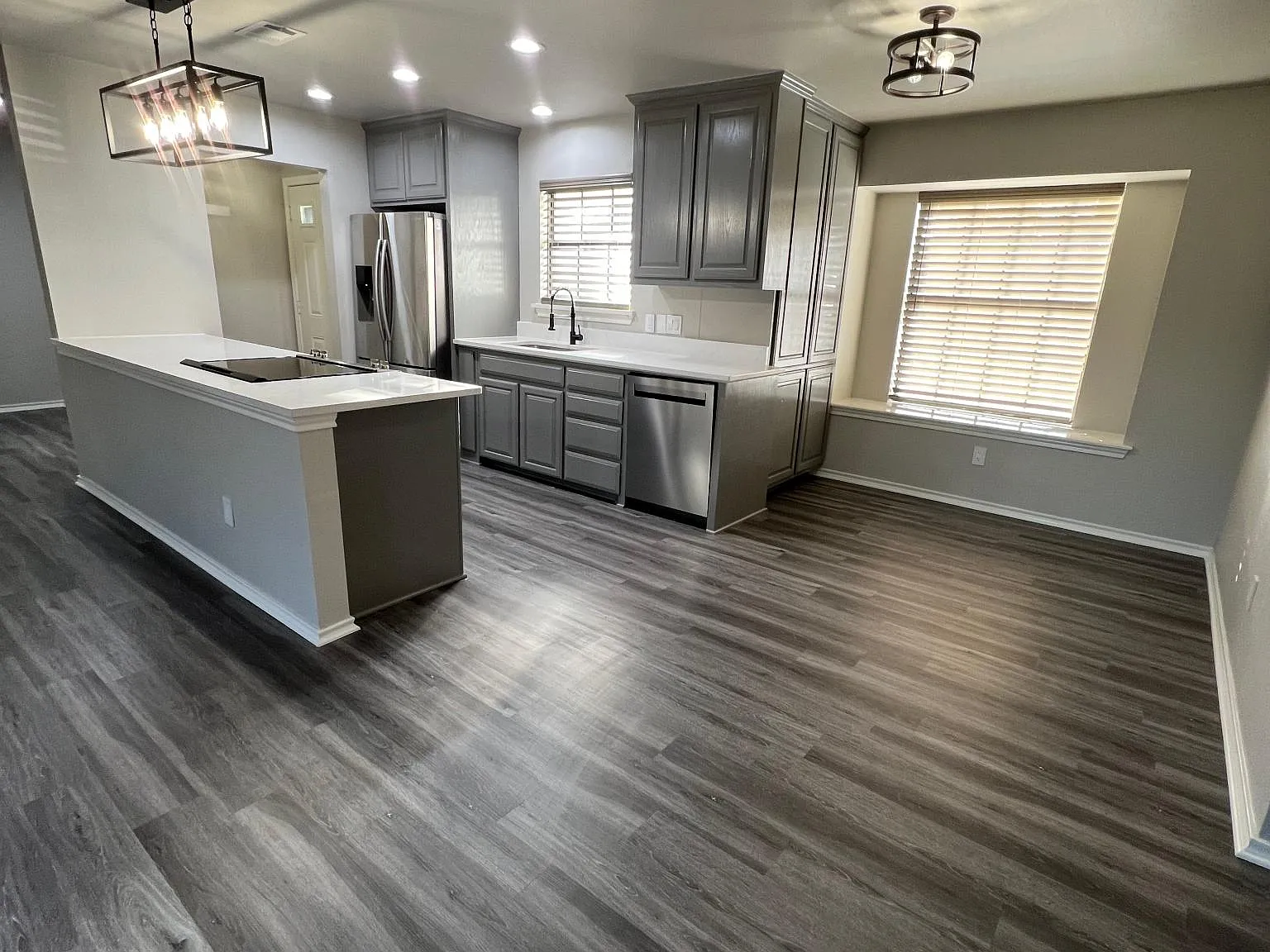 532 Highpoint Dr — Photo 3