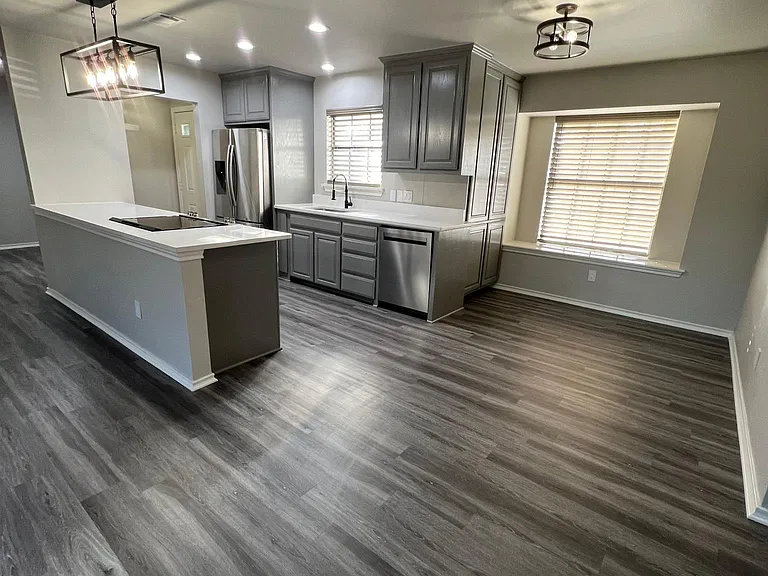 532 Highpoint Dr — Photo 3