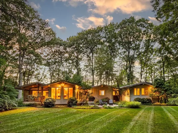 221 Pope Rd, Acton, MA 01720