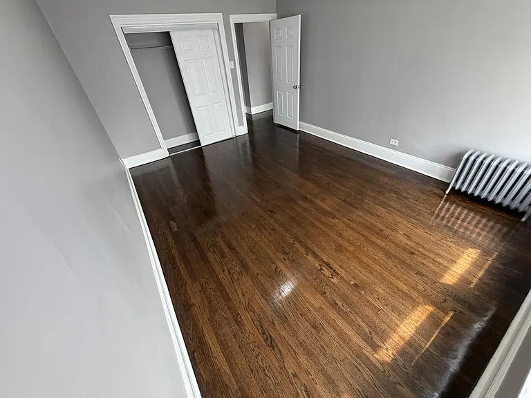 1332 W 82nd St — Photo 3