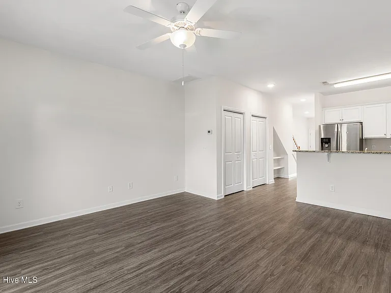 97 Dresser Ln — Photo 10