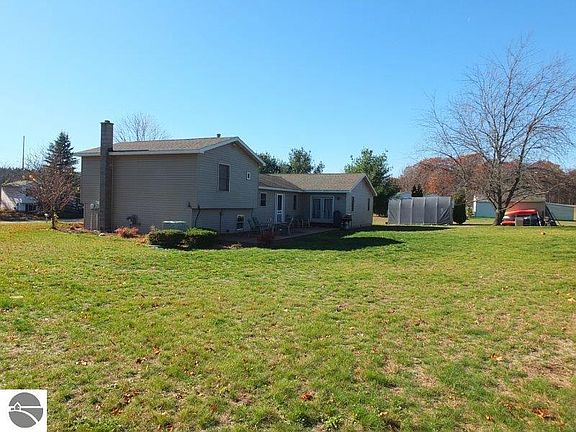 3rd image of 3887 Whispering Oaks Dr