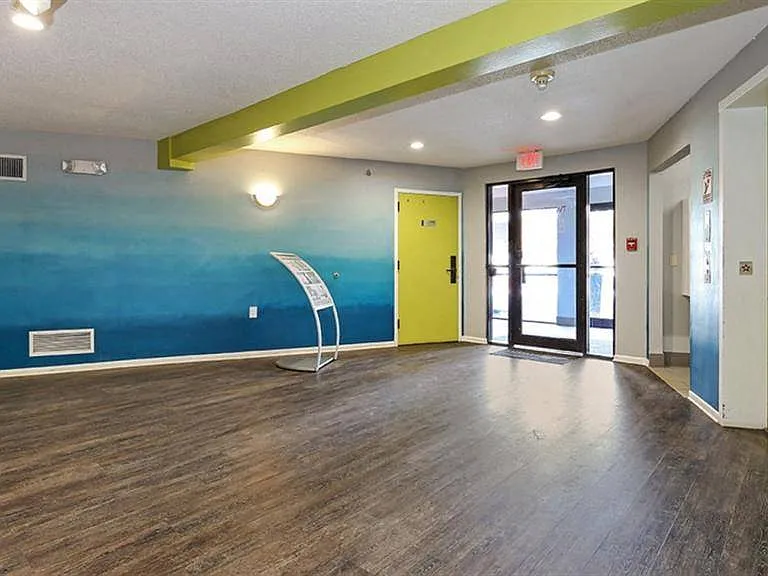 Twelve 501 Apartments — Photo 15