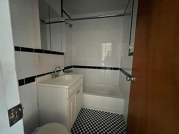 5th image of 985 Ocean Ave APT 3A