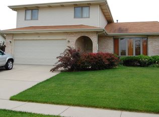 377 Wild Rose Ln, Romeoville, IL 60446