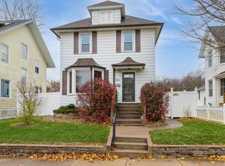 720 Douglas Ct, Clinton, IA 52732