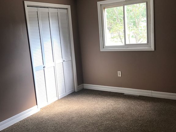 4th image of 210 Earl Dr