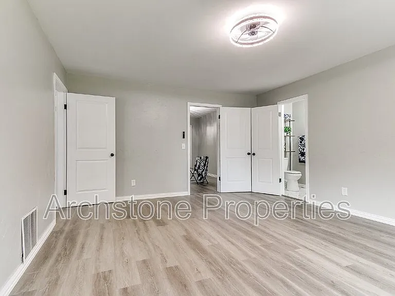 2617 NW 37th St — Photo 32
