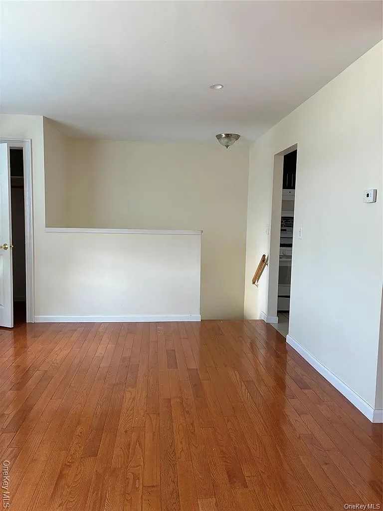 3 bed, 1.0 bath, 1100 sqft, $3,500 — Photo 2