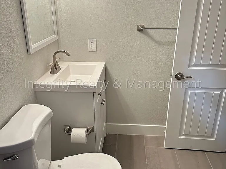 3092 W Layton Ave — Photo 30