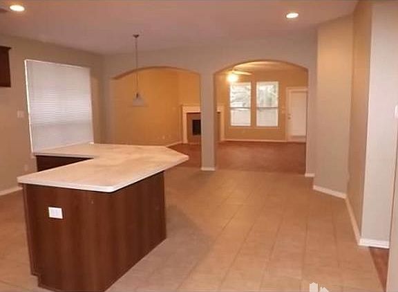 4th image of 805 Westwood Ct