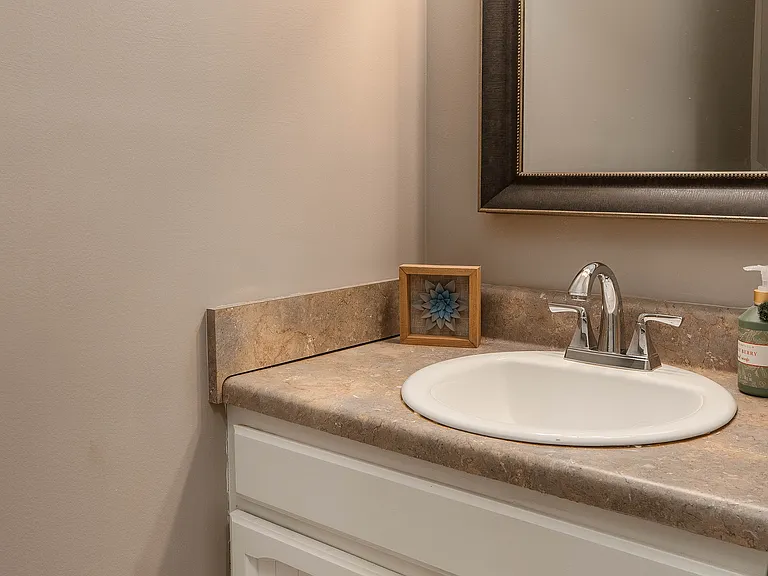864 Hilton Dr — Photo 7